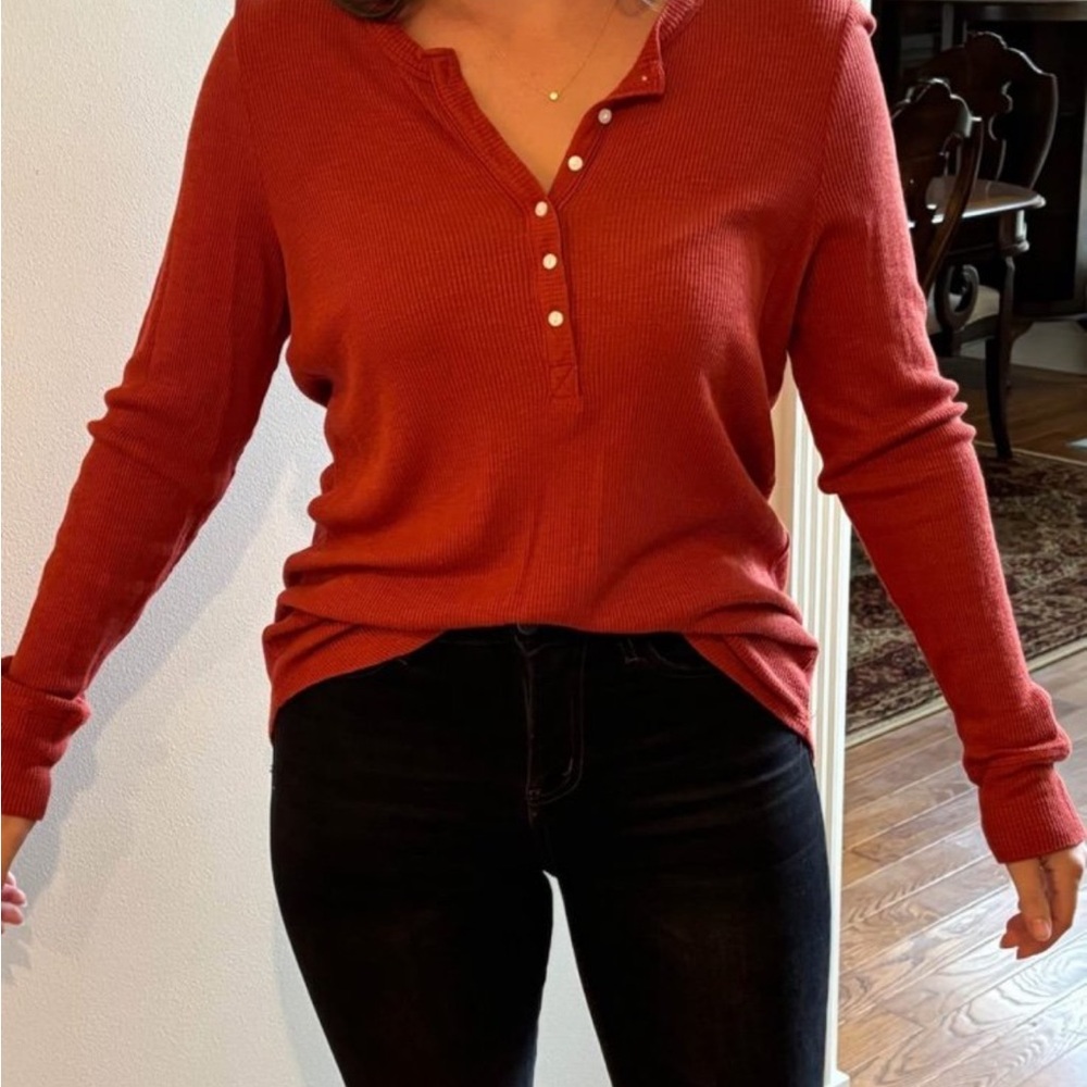 AERIE REAL SOFT - waffle Henley.   XL